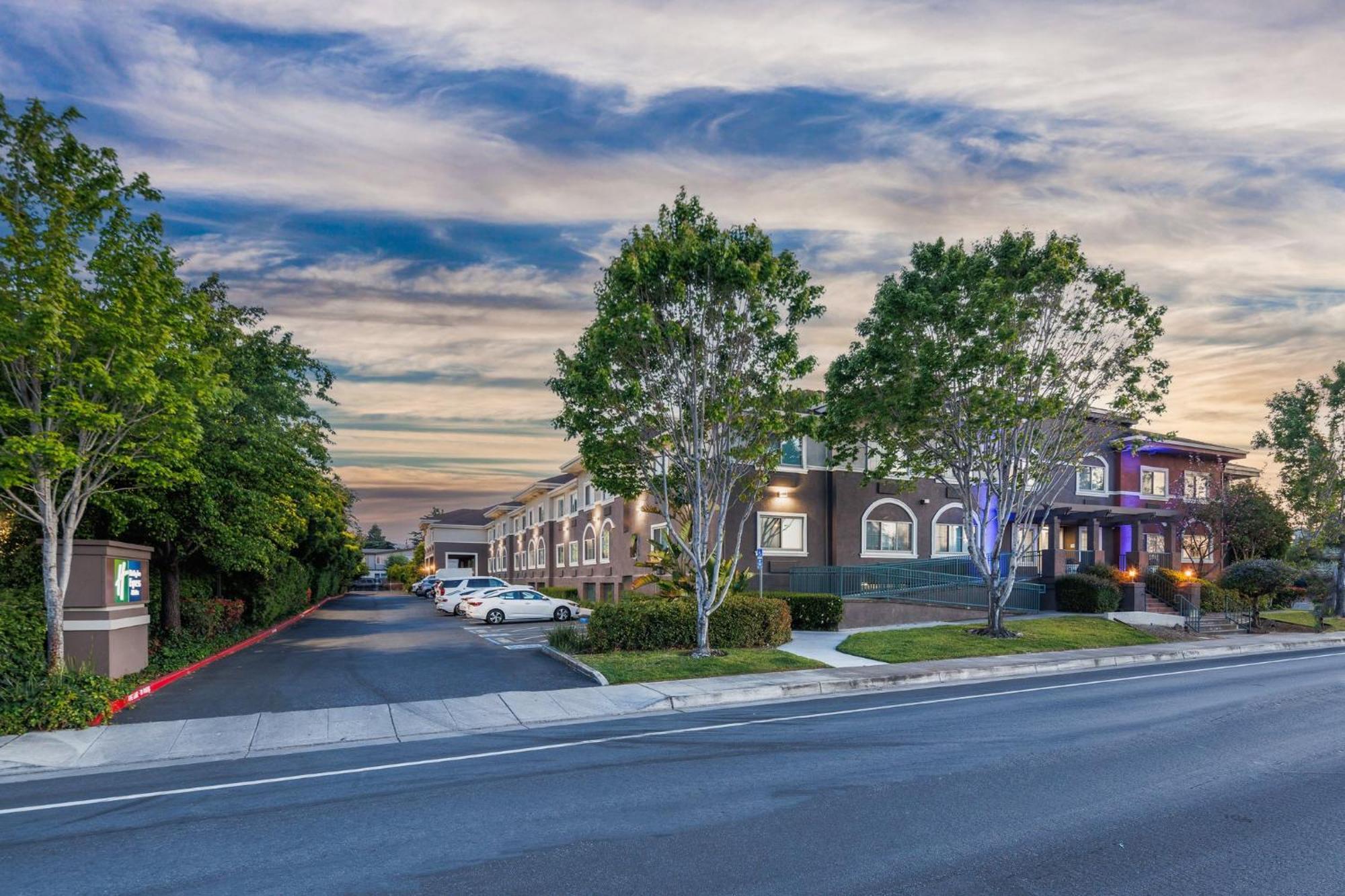 Holiday Inn Express & Suites Mountain View Silicon Valley By Ihg Екстер'єр фото