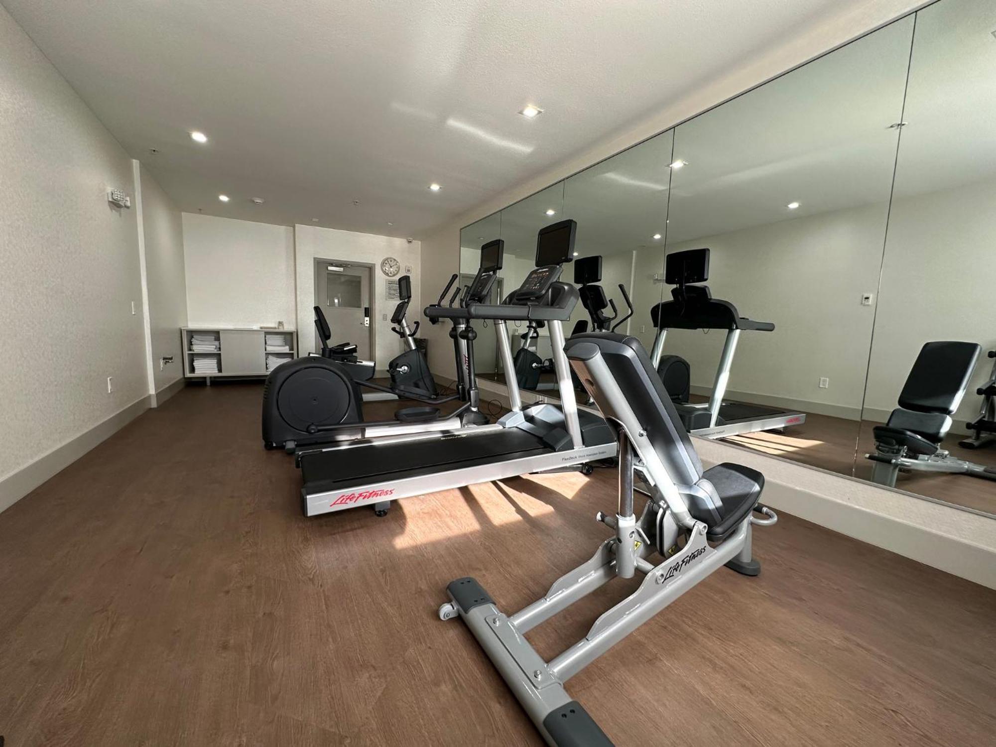Holiday Inn Express & Suites Mountain View Silicon Valley By Ihg Екстер'єр фото