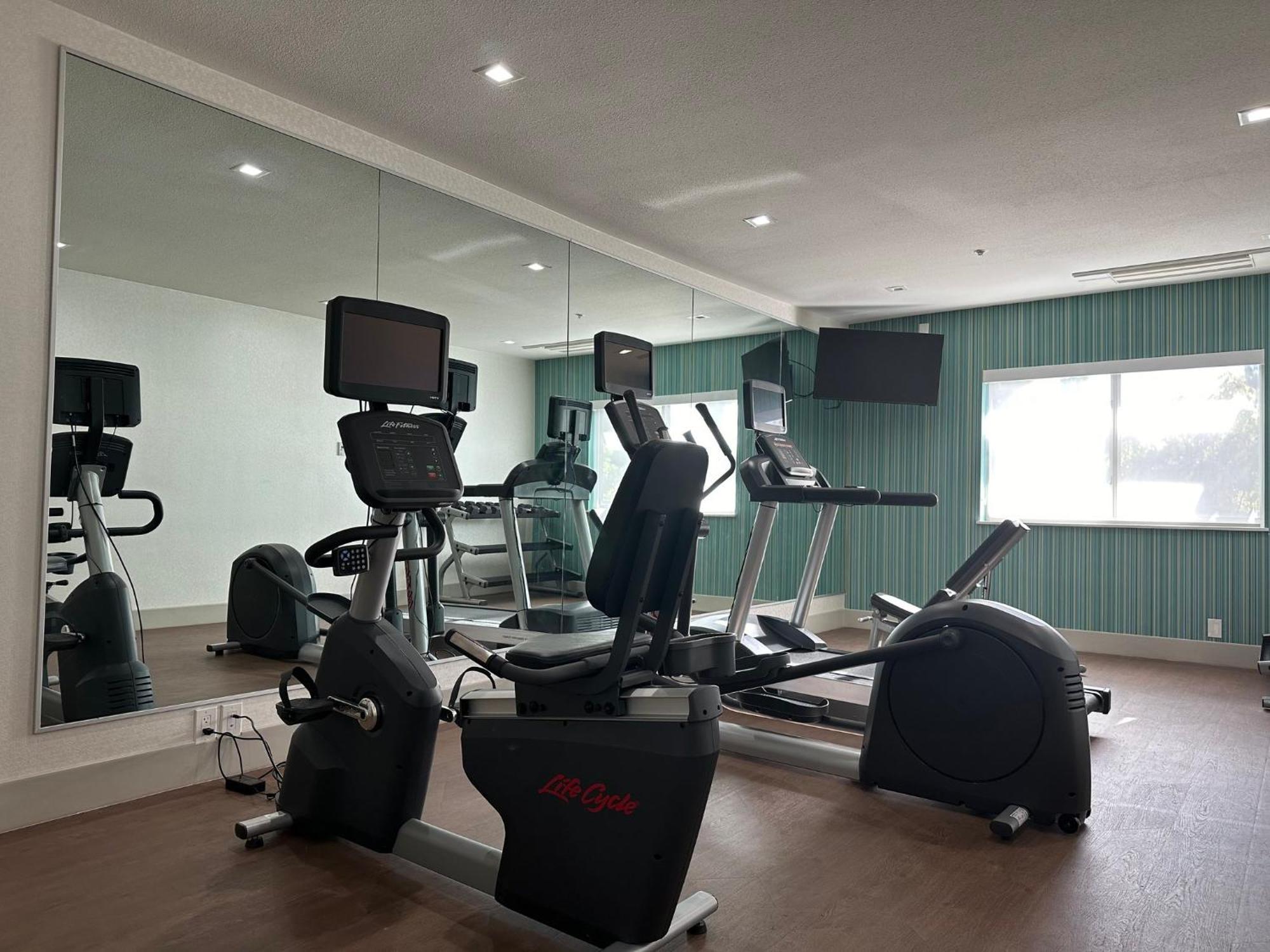 Holiday Inn Express & Suites Mountain View Silicon Valley By Ihg Екстер'єр фото